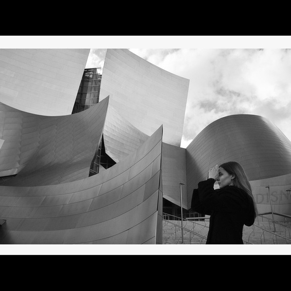 Meet your Posher, Lauren - Picture 2 of 2